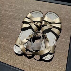 Salt water sandals gold/Champagne color